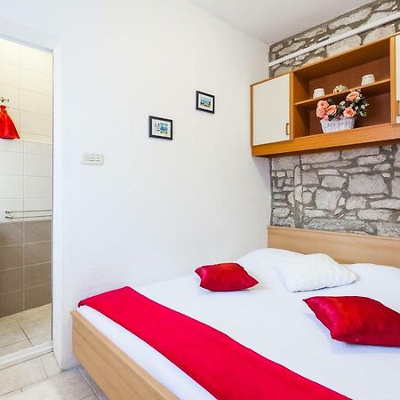 Guest House Mara Вела-Лука Екстер'єр фото