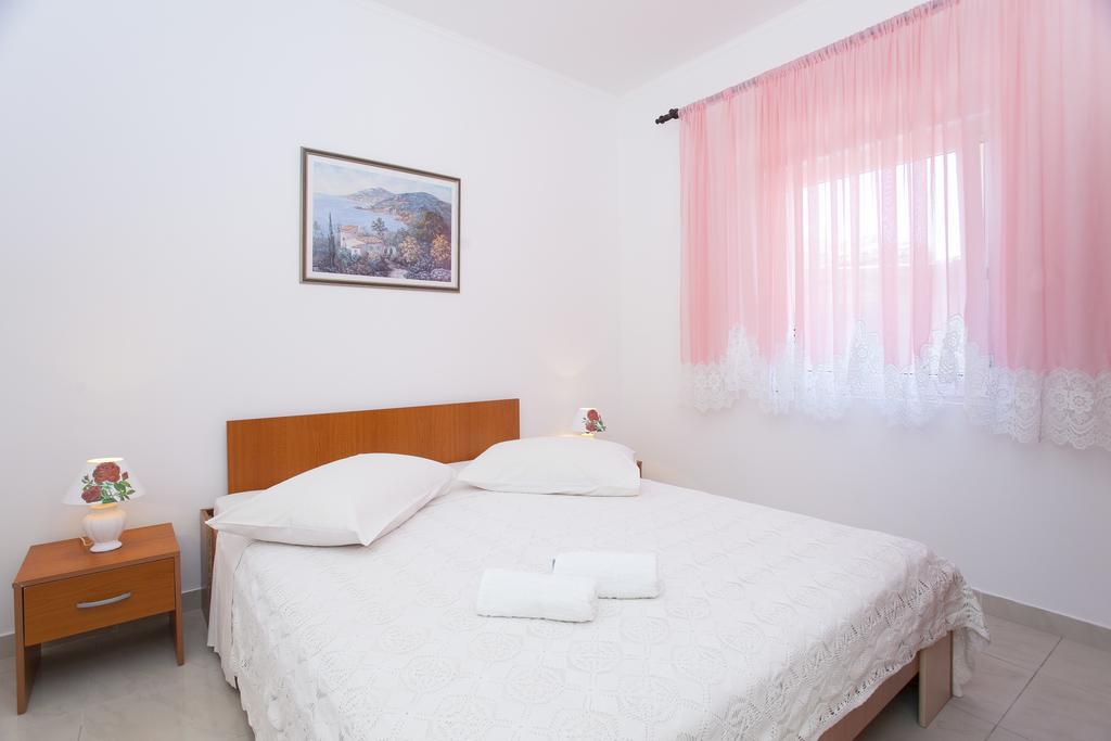 Guest House Mara Вела-Лука Екстер'єр фото