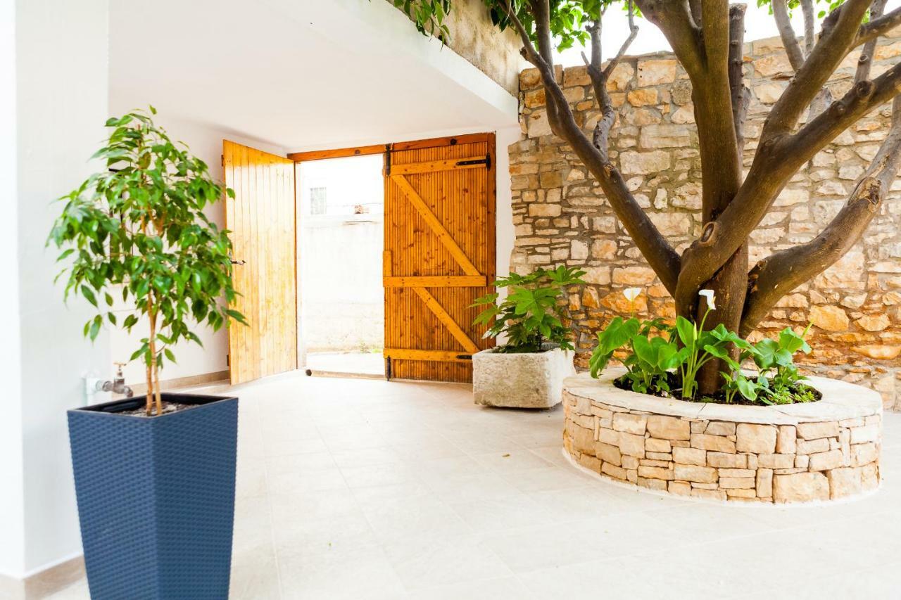 Guest House Mara Вела-Лука Екстер'єр фото